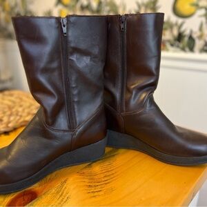 Nexdaywomen’s brown leather wedge boots with fur lining size 9.5 inside zip